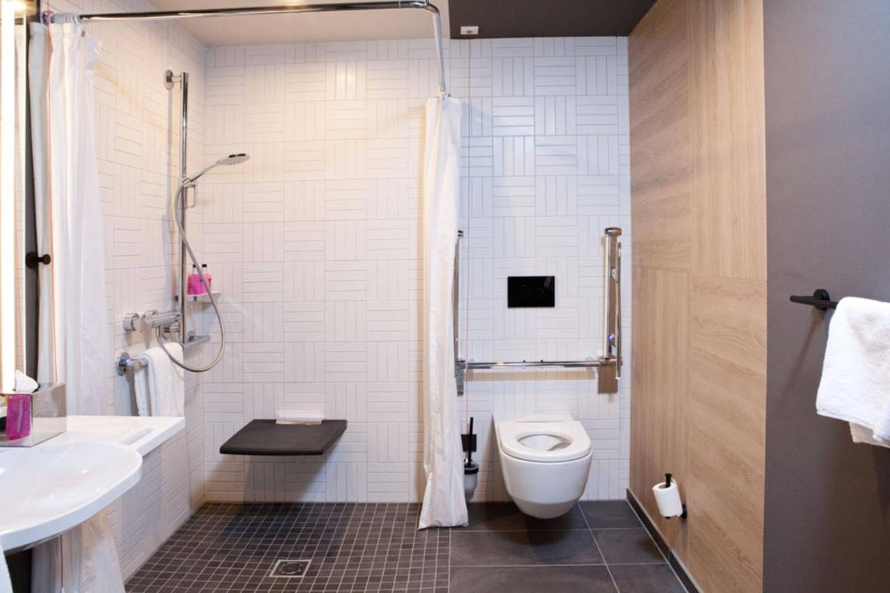 Отель Moxy Руст Экстерьер фото