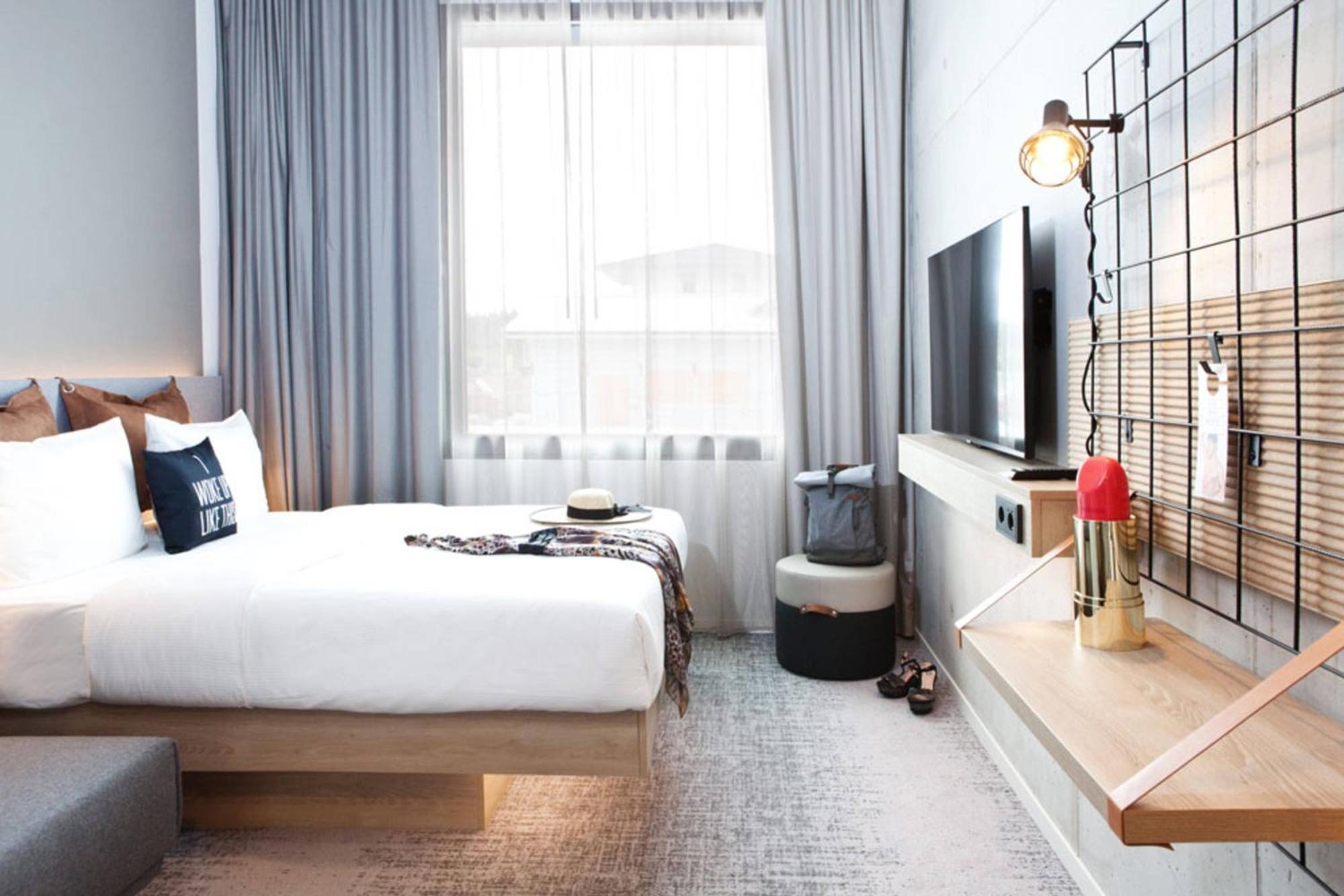 Отель Moxy Руст Экстерьер фото