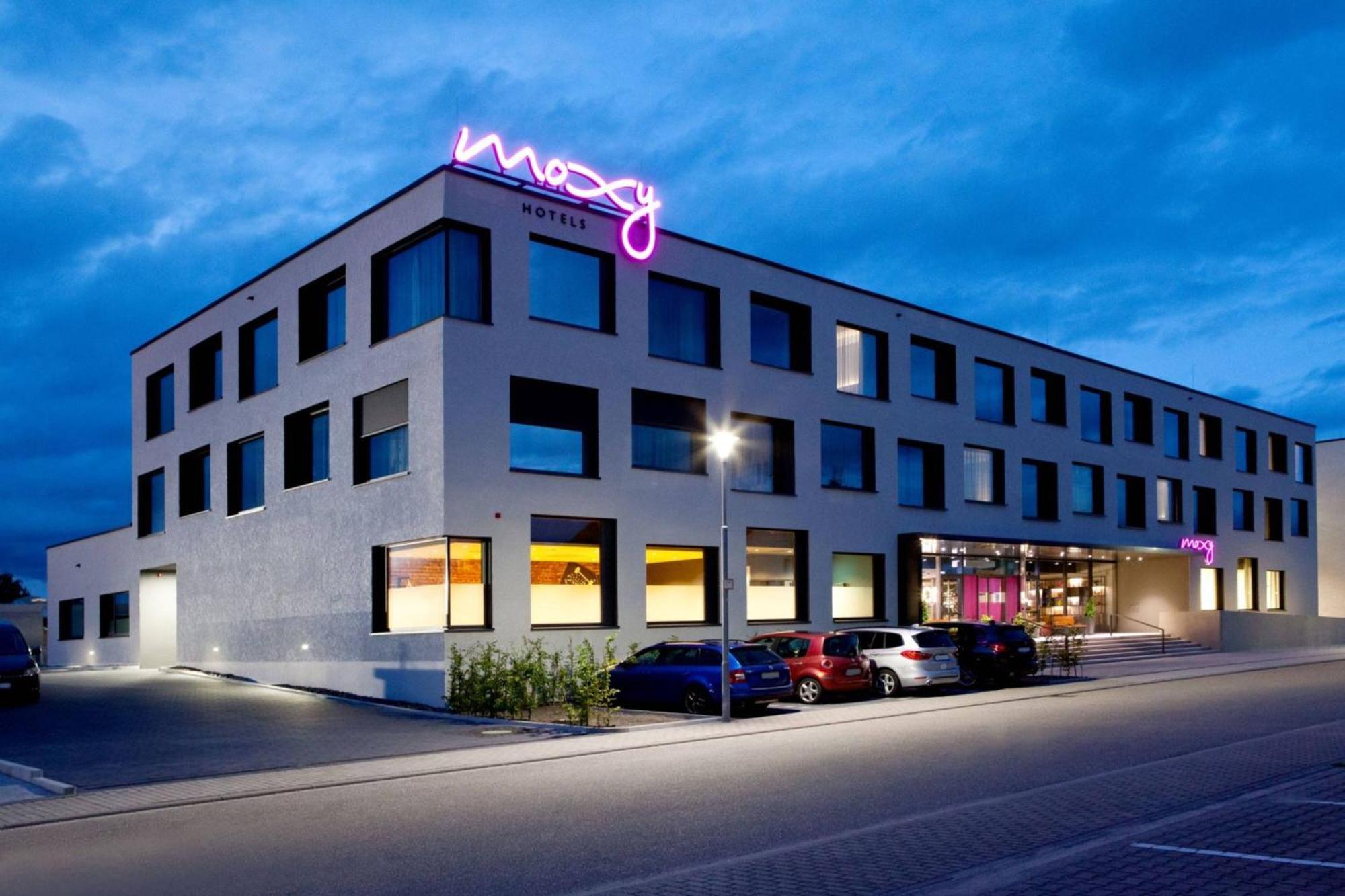 Отель Moxy Руст Экстерьер фото